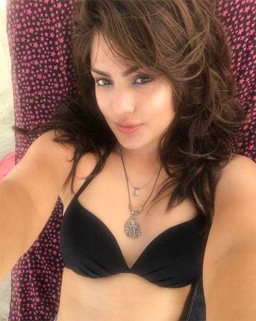 Rhea Chakraborty hot selfie 